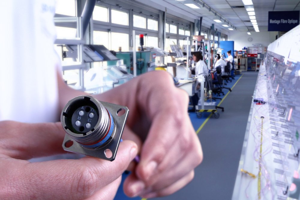 Esterline Connection Technologies - SOURIAU a une offre étendue dans les solutions de connexions fibres optiques.